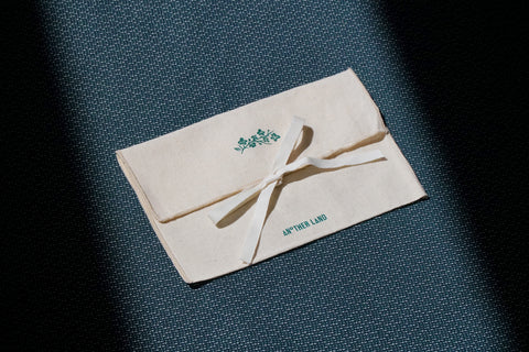 POCHI | Ideal for holding 1–3 products | 19 x 20cm